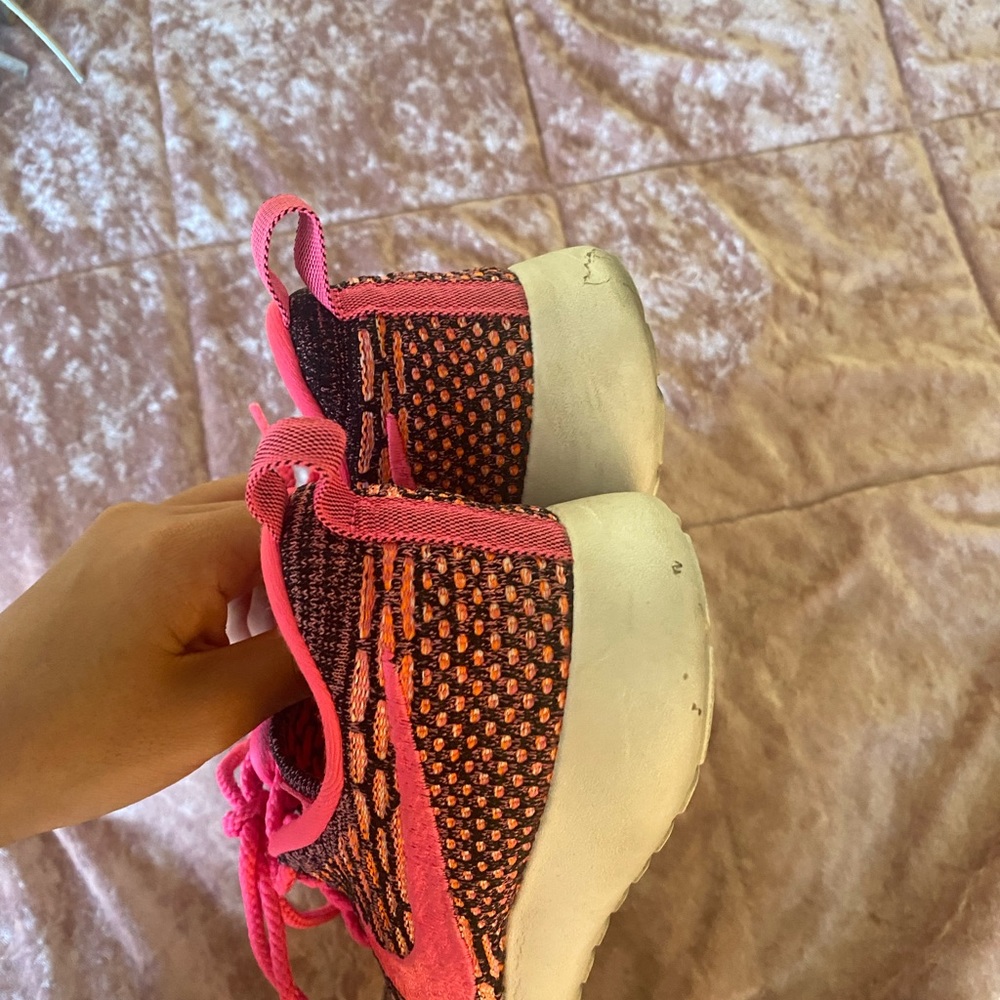 Pink Nike - Picture 3 of 4